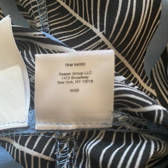 Nine West Blue & Black Leaf Print Tie-Front Blouse Size Large - Picture 10 of 11